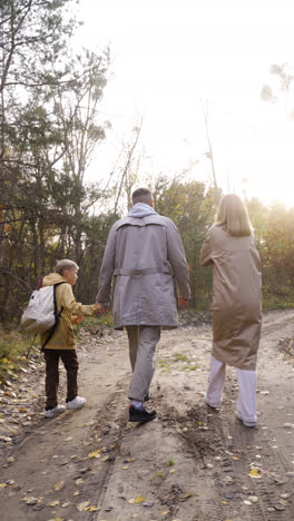 Family-at-the-countryside