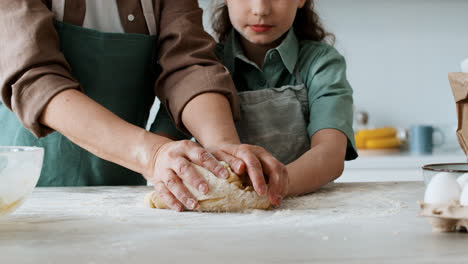 Grandma-and-girl-baking