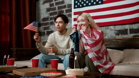 Friends-celebrating-4th-of-July