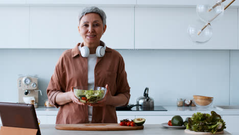Woman-with-salad-in-the-kitchen