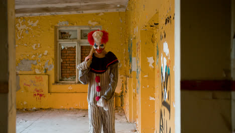 Scary-clown-in-abandoned-house