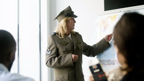 Woman-explaining-situation-with-a-map-at-the-conference