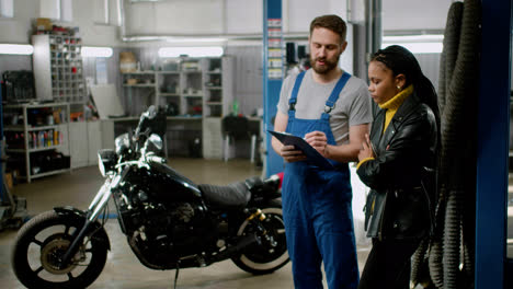 Mechanic-and-rider-talking-at-the-garage