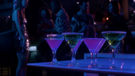 Cocktails-An-Der-Bar-Auf-Einer-Party