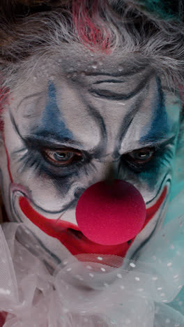 Closeup-of-scary-clown