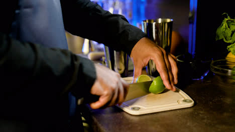 Bartender-cutting-a-lime