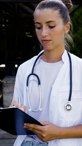 Woman-with-stethoscope-posing-outdoors