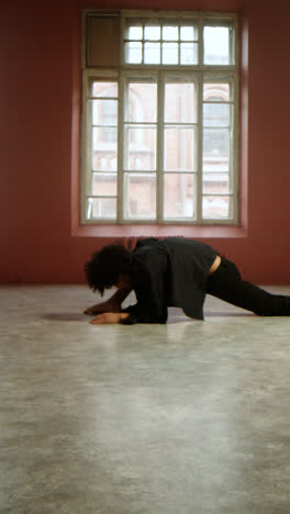 Latin-dancer-stretching