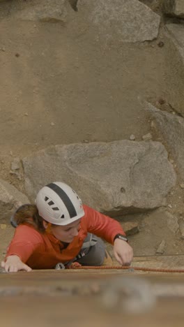 Kletterer-Auf-Einem-Wandfelsen