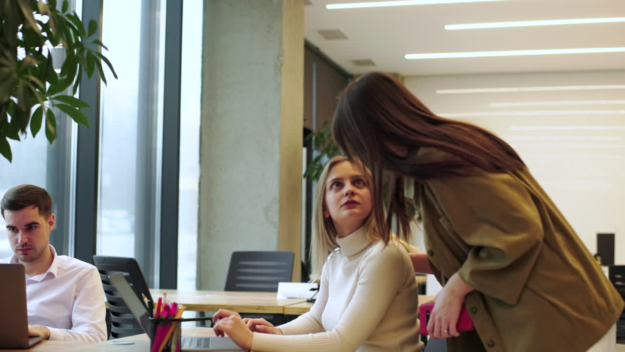 Free stock video - Women leaving the office