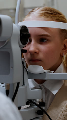 Girl-in-the-ophthalmologist