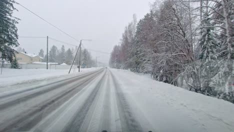 Conducción-Tensa-En-Condiciones-árticas-Clima-Del-Norte-Viaje-Invernal-Pov