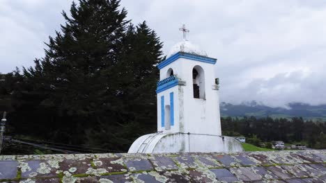 drone-panning-of-the-bell-tower-of-the-church-of-Barrio-Güitig,-Machachi,-Ecuador