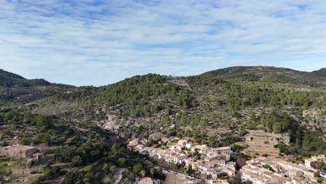 Drone-shot-of-the-Esporles-valley-on-the-island-village-of-Mallorca-in-the-Serra-de-Tramuntana,-Spain