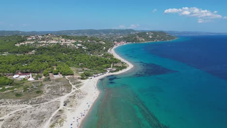 Playa-Possidi-Y-Costa-En-Kassandra,-Halkidiki,-Grecia---Antena-4k