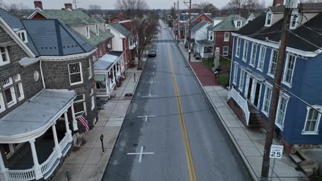 Aerial-descending-shot-of-American-suburb-in-winter