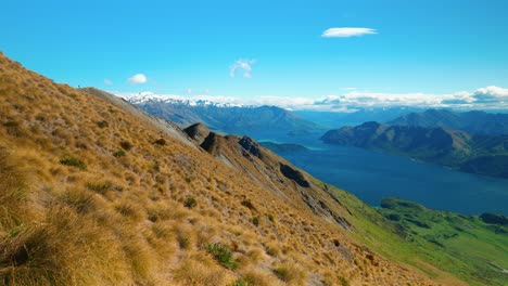 Sweeping-Views:-Roy's-Peak-in-Wanaka,-New-Zealand,-a-breathtaking-journey-to-majestic-heights