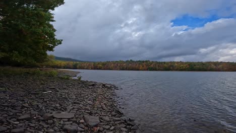 Beautiful,-cloudy,-colorful-autumn-day-on-a-rocky,-pristine-lakeshore---60FPS