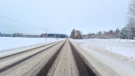 Hochgeschwindigkeits-Pov-Fahren-Im-Winter-Mit-Gefährlichen-Gefrorenen-Straßenverhältnissen