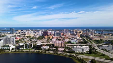 Downtown-West-Palm-Beach,-Florida