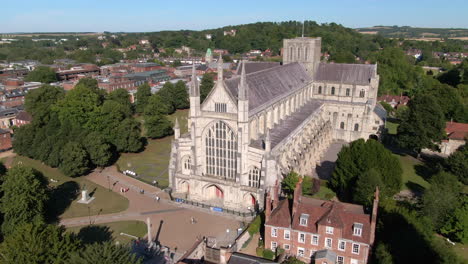 Rising-drone-shot-over-Winchester-Cathedral,-captured-in-Summer-in-Hampshire,-UK