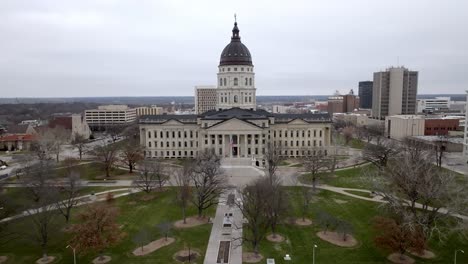 Kansas-state-capitol-building-in-Topeka,-Kansas-with-drone-video-moving-up-medium-shot