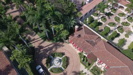 Aerial-drone-shot-of-villas-in-Miami,-Florida
