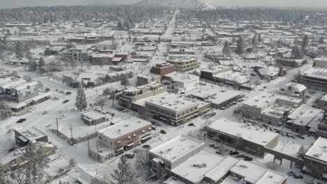 Winter-in-downtown-Bend,-Oregon-rising-to-reveal-Pilot-Butte-|-4K
