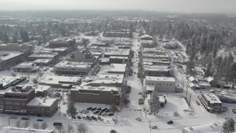 Luftaufnahme-Der-Innenstadt-Von-Bend,-Oregon-Nach-Starkem-Schneefall-|-4k