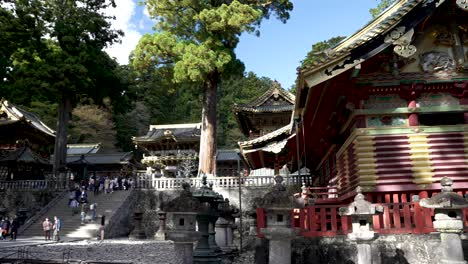 Orientalische-Architekturkultur-Shimojinko,-Shinyosha,-Kagura-Den,-Breite-Pfannen-Enthüllung