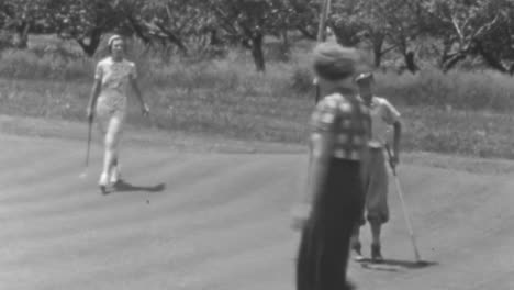 Frauen-Spielen-An-Einem-Sommertag-Golf-Auf-Einem-New-Yorker-Golfplatz-In-Den-1930er-Jahren