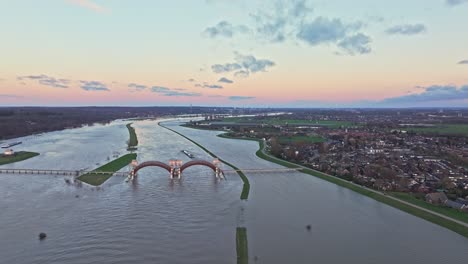 Aerial-drone-shot-of-the-weir-of-Driel-with-the-town-of-Driel-on-the-right-side-of-the-frame