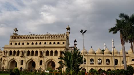 Bada-Imamabada-Es-Un-Santuario-Construido-Por-Reyes-Musulmanes-En-Lucknow,-India-En-El-Año-1784