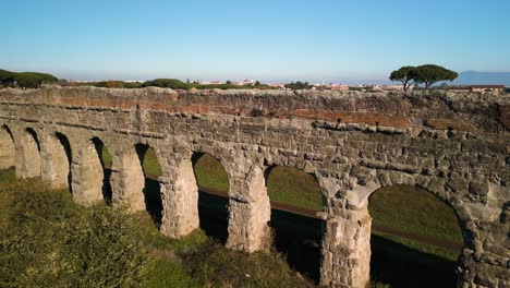 Drone-Descends-to-Reveal-Claudio-Aqueduct-in-Rome,-Italy
