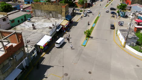 Szene-Auf-Der-Straße-Der-Stadt-Chichiriviche-An-Einem-Sonnigen-Tag-Im-Falcon-State,-Venezuela