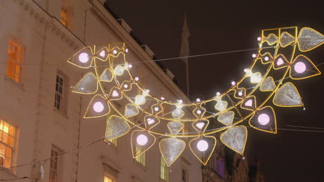 Glowing-Crown-Jewel-Hanging-For-Christmas-Decor-In-The-Streets-Of-London,-England