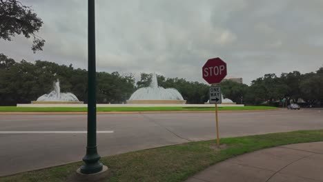 Mecom-Fountain-in-Houston-on-a-cloudy-morning
