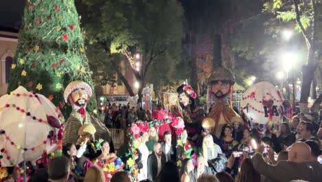 Aufnahme-Einer-Hochzeit-Und-Feiernder-Gäste-In-San-Cristobal-De-Las-Casas,-Mexiko