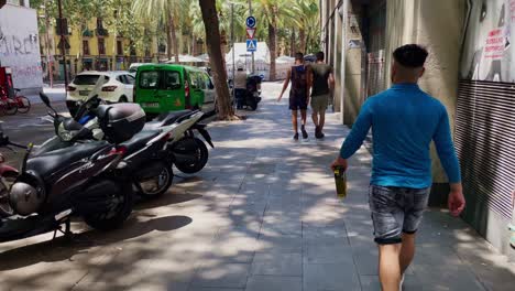 Men-Walking-Along-Sidewalk-Near-City-Square-|-Barcelona-Spain-Immersive-City-Walk-Through-Crowded-Streets-in-Gothic-Quarter,-Europe,-4K