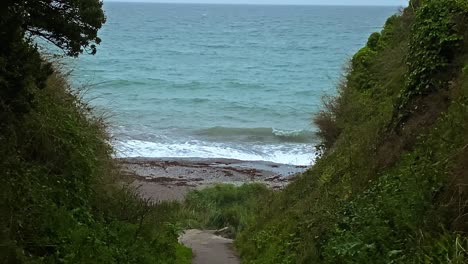 Weg,-Der-Zu-Einem-Kleinen-Strand-An-Der-Küste-Cornwalls-Führt