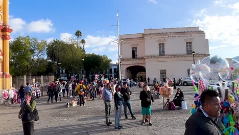 Shot-Of-Street-Sellers-In-San-Cristobal-De-Las-Casas-Mexico