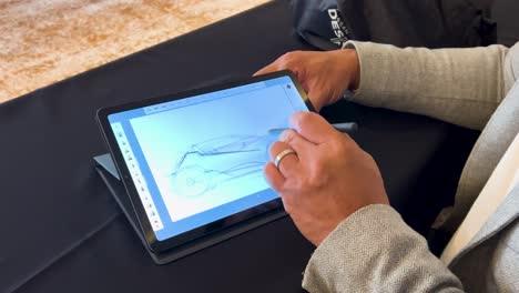 designer-drawing-a-car-on-a-tablet-in-mexico