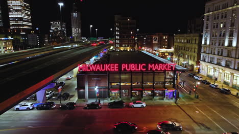 Aerial-view-away-from-the-Milwaukee-Public-Market,-night-in-Wisconsin,-USA