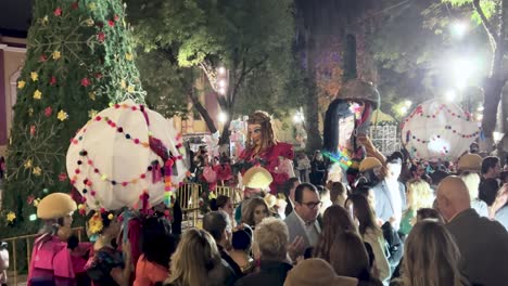shot-of-wedding-and-guests-celebrating-in-san-cristobal-de-las-casas-main-plaza-mexico