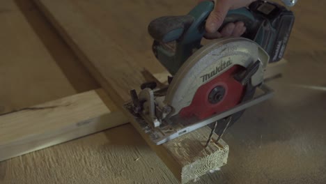 Carpenter-Cutting-Wood-On-Construction-Site-With-Circular-Saw
