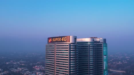 Skyscraper-with-4G-advertisement-at-dawn