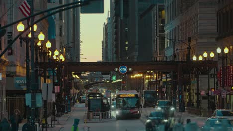 Urban-Pulse:-The-Vibrant-Streets-of-Downtown-Chicago