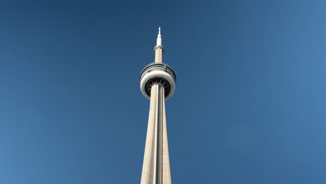 Tilt-Up-Timelapse-Of-Clouds-And-Cn-Tower,-Toronto