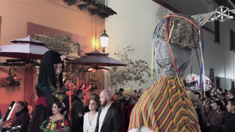 Aufnahme-Traditioneller-Tänzer-Und-Hochzeit-In-Mexiko