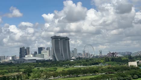 Sicht-Auf-Die-Wunderschöne-Skyline-Der-Ikonischen-Architektur-Von-Marina-Bay-Sands,-Singapur